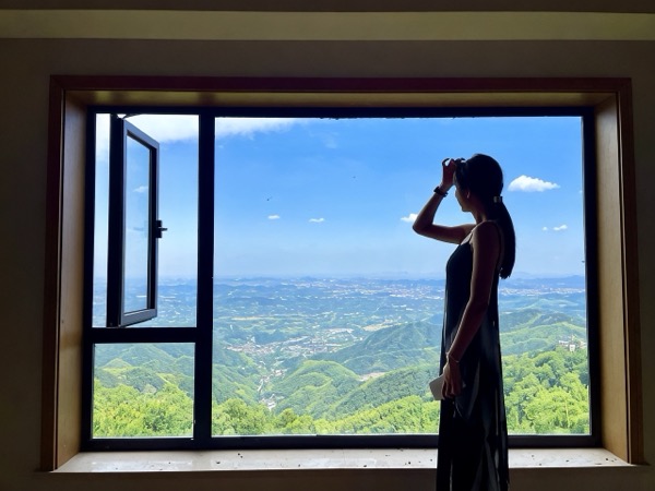 白云深处府邸民宿（莫干山风景名胜区店） · 云端·露台山景浴缸大床套房【一室一厅】【贵妃椅】
