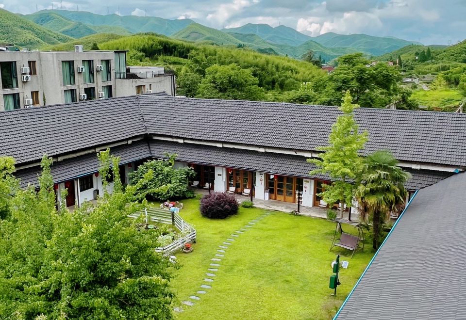 花筑·莫干山自然居·乡村四合院宠物度假民宿 — 外观实拍，整层包栋 可住 30 人