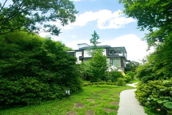 莫干山开臣璞居竹海温泉美宿 · 庭院私汤三房别墅+山野私汤|浴缸|观景阳台|泳池景观
