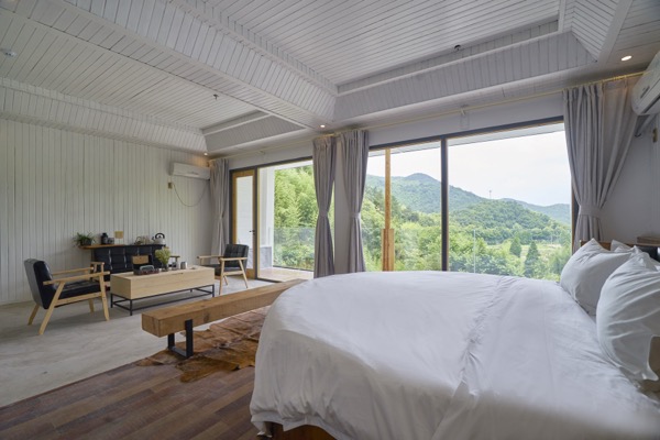 莫干山养心谷 · 观景露台圆床房