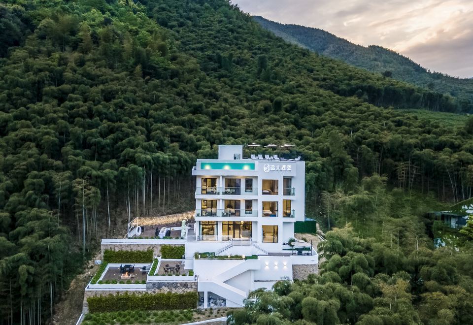 莫干山远山星空温泉私汤民宿 — 外观实拍，独栋包栋 可住 24 人