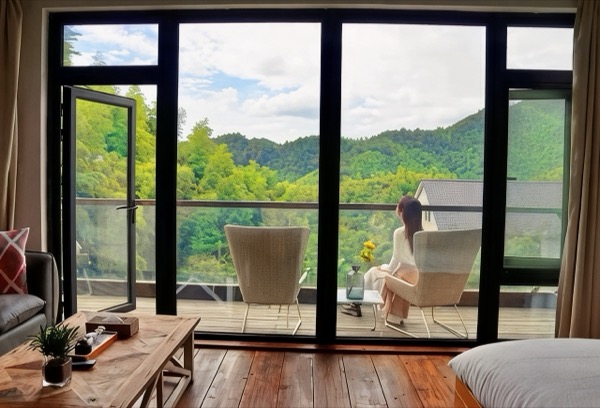 莫上隐·莫干山度假美墅 · 叠翠·浴缸阳台观景大床房